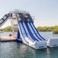 Cliff Lakes Aquapark accueille la première The X Tower du Royaume-Uni